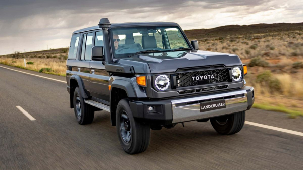 Вечный Land Cruiser 70 снова обрел «механику»