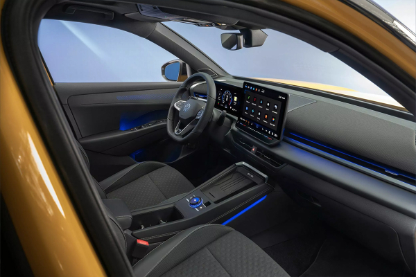 
            Volkswagen представил новый кроссовер T-Roc. Пять важных фактов о модели
        