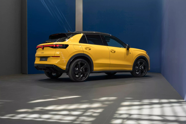 
            Volkswagen представил новый кроссовер T-Roc. Пять важных фактов о модели
        