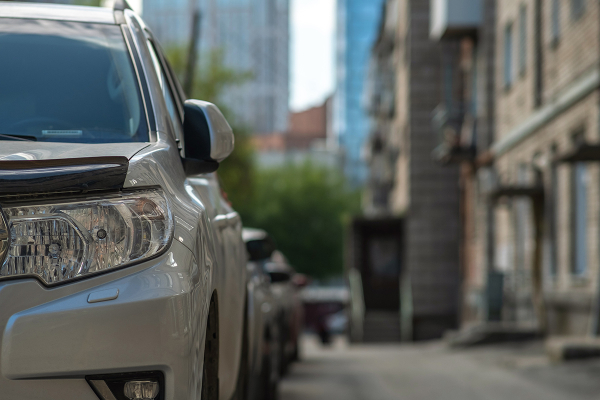 
            Шквал новинок, штраф за захват парковки и иски к Nissan. Итоги недели
        