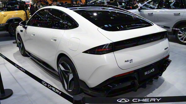 Представлены кроссовер Chery Fulwin T9L и седан Fulwin A9