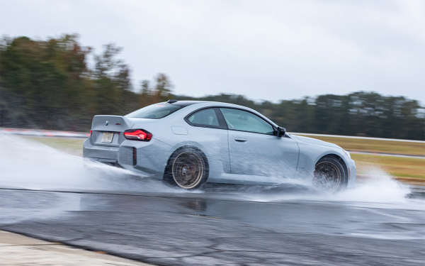 Она не боится быть неудобной. Первый тест-драйв новой BMW M2 CS
Она не боится быть неудобной. Первый тест-драйв новой BMW M2 CS