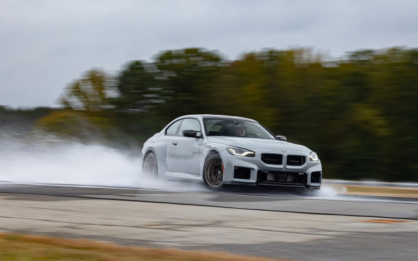 Она не боится быть неудобной. Первый тест-драйв новой BMW M2 CS
Она не боится быть неудобной. Первый тест-драйв новой BMW M2 CS