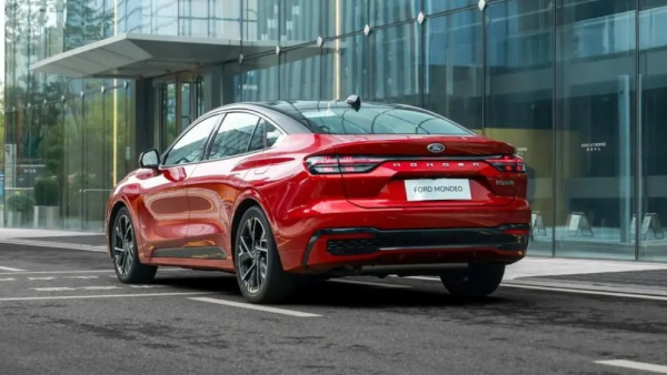 Обновленный Ford Mondeo стал мощнее и обрел классические фары Обновленный Ford Mondeo стал мощнее и обрел классические фары