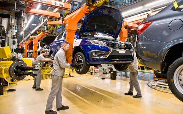 
            «Москвич 8», новые опции Lada и повышение пошлин. Главное за неделю
        